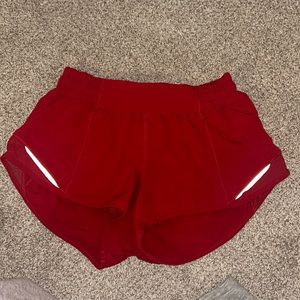 Lululemon hotty hot shorts low rise 2.5 inch in red